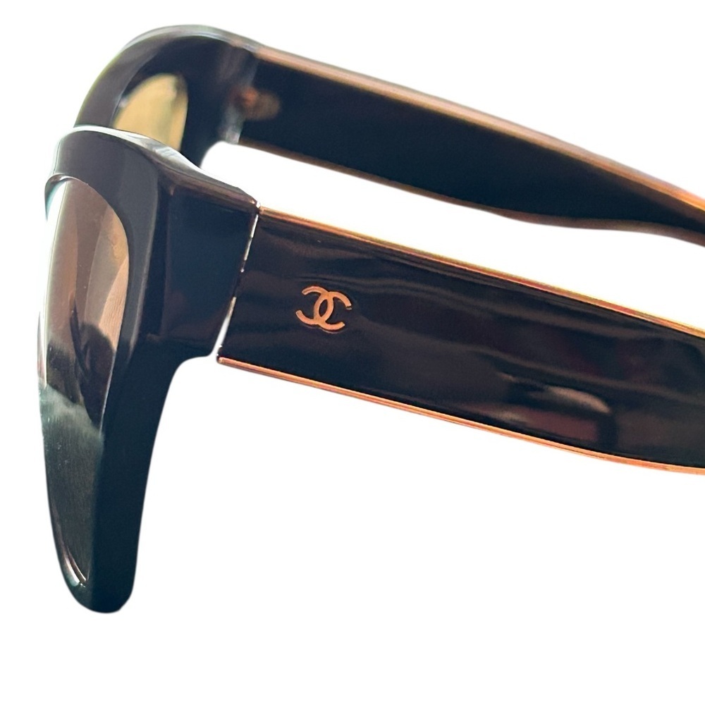 CHANEL Elegant Black and gold trim Sunglasses with accessories FLAWLESS - Picture 11 of 16